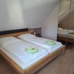 Am Flaumbach بيت للعطل Blankenrath